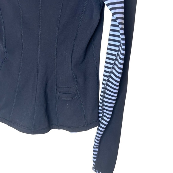 LULULEMON Run: U-Turn Pullover *Reversible
Classic Stripe Polar Haze Black - Picture 12 of 15